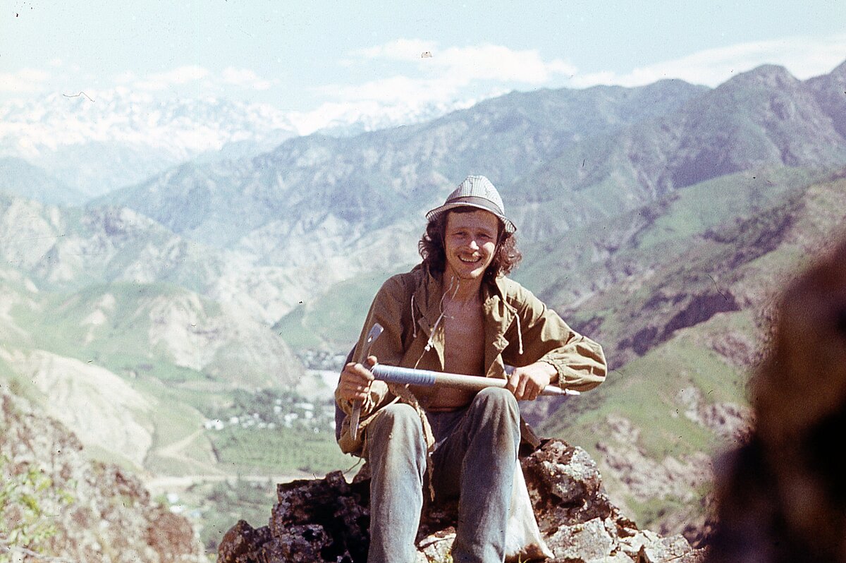 Jānis Rukšāns Hodji-Obi-Garm Tadžikistānā 1982. gadā. Foto: Jāņa Rukšāna personīgais arhīvs. Jānis Rukšāns Hodji-Obi-Garm Tadžikistānā 1982. gadā. Foto: Jāņa Rukšāna personīgais arhīvs.