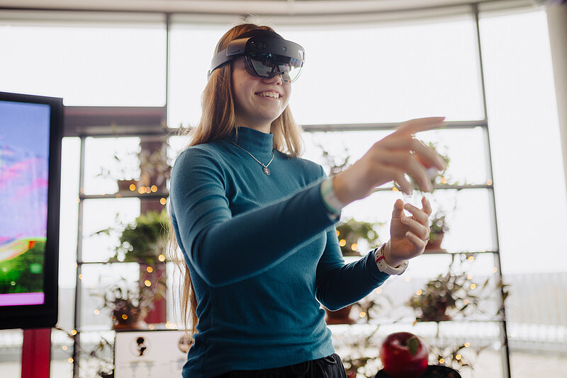 Turpina modernizēt STEAM jomas studiju vidi 