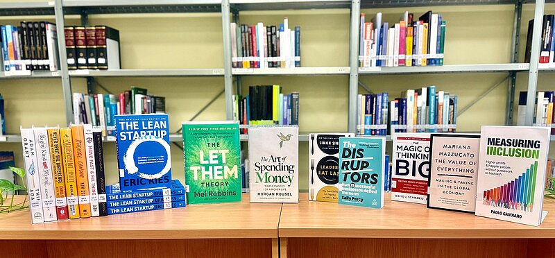 Bibliotēkas krājums papildināts ar jaunām grāmatām ekonomikas un vadībzinātnes jomā