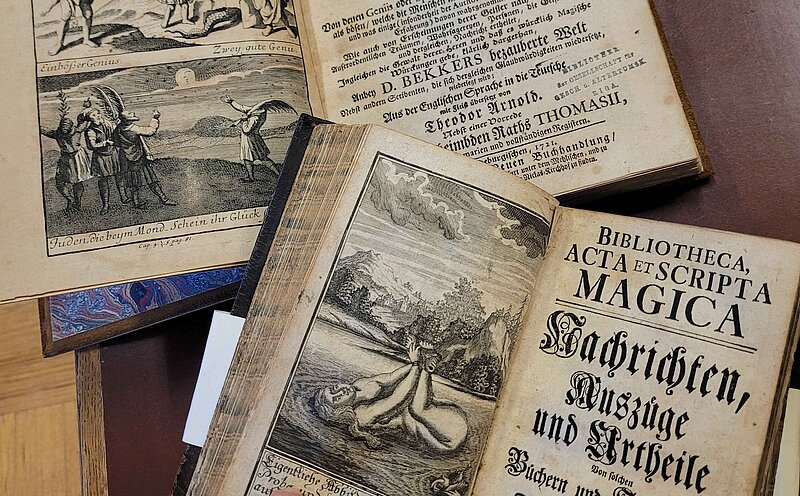 Aizraujošs ceļojums cauri maģijas vēsturei: izstāde "Mistērija un ilūzija Latvijā 17.–20. gs." LU bibliotēkā